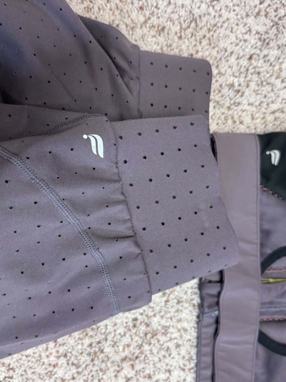 Fabletics workout set - Picture 2 of 3